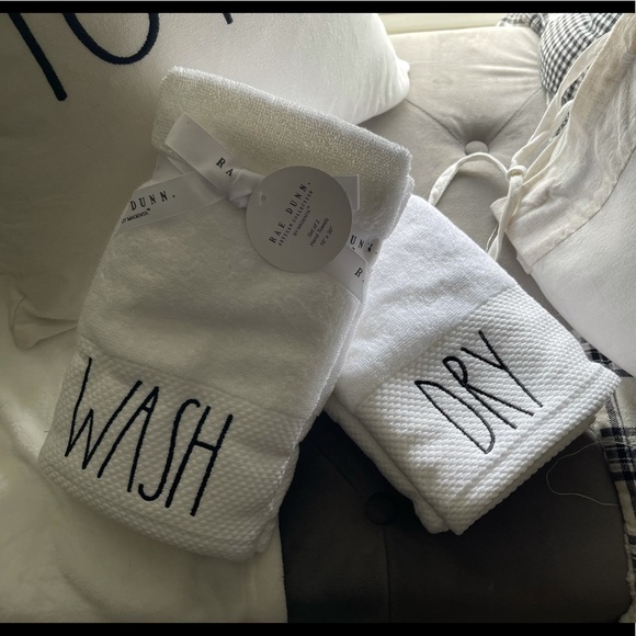 🫧🫧Rae Dunn Hand Towels (4)🫧🫧 - Picture 13 of 13